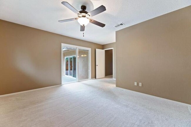 Building Photo - 4 Bedroom / 2 Bathroom Home for Rent $2,700