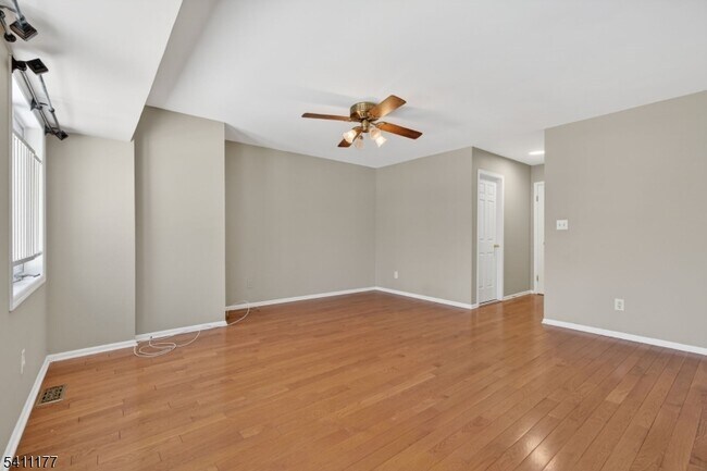 Building Photo - 140 Kingston Ct