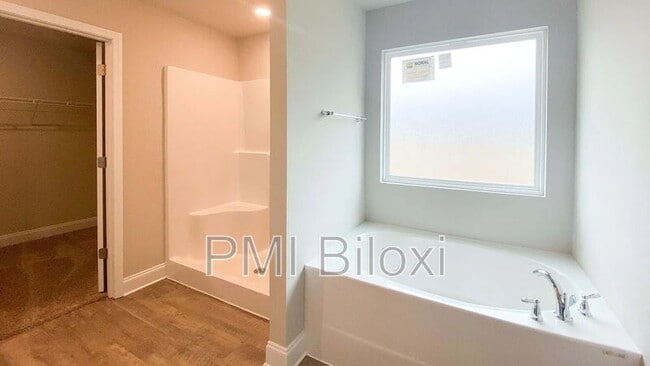 Building Photo - 1005 Enclave Cir