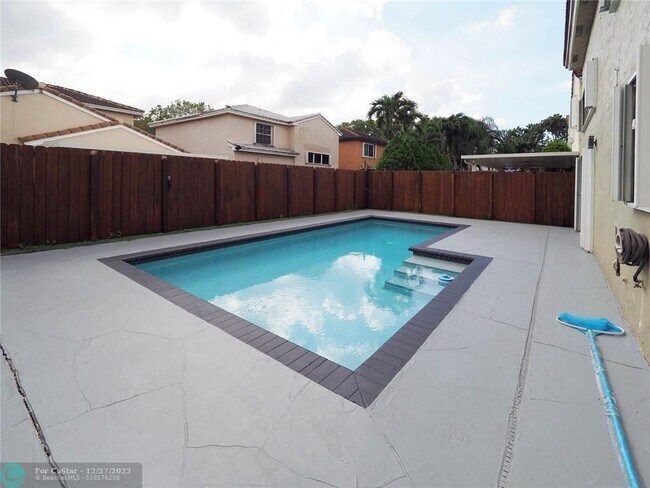 Building Photo - 10764 Lenox Rd