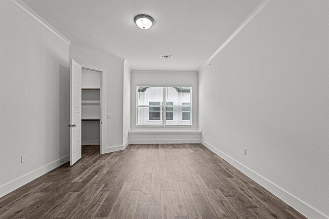 Building Photo - 1664 Hillside Terrace