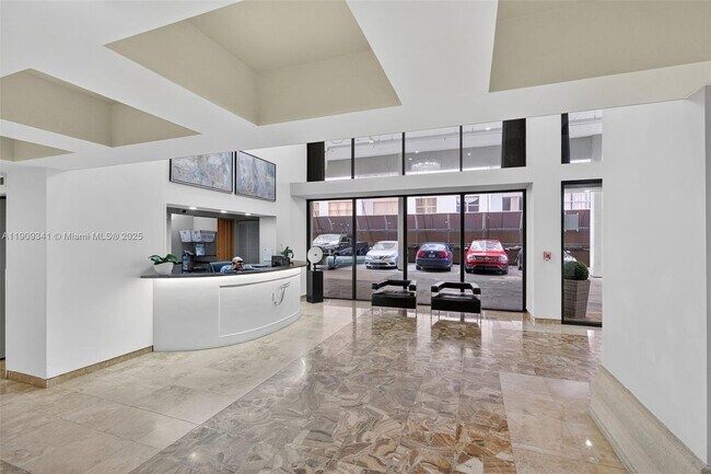 Building Photo - 6061 Collins Ave