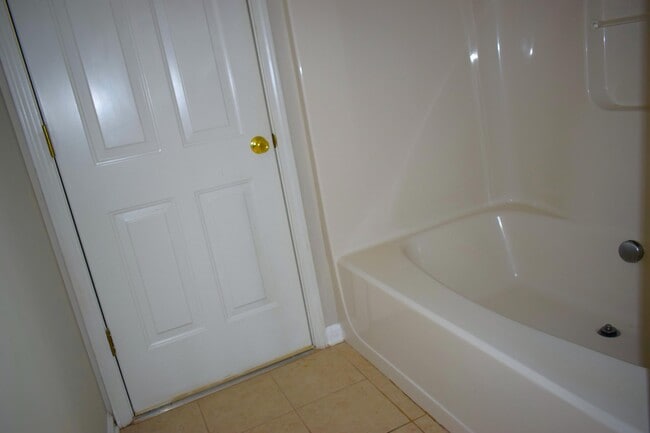 Building Photo - 106 Grove Landing Ct