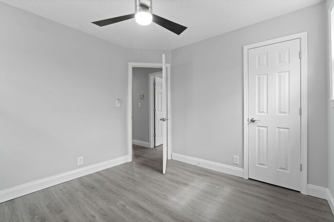 Building Photo - 3 Bedroom 2 Bath Renovated Pet Friendly Home For Rent!