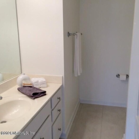 Building Photo - 8125 SUMMERGATE Court