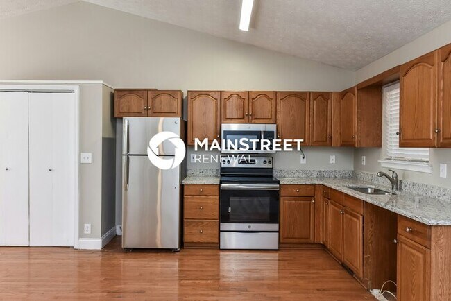 Building Photo - 3 Bedroom Pet-Friendly Home in Flowery Branch, GA with Main Street Renewal