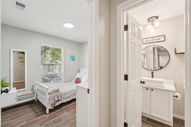 Building Photo - 1213 S Trace Dr