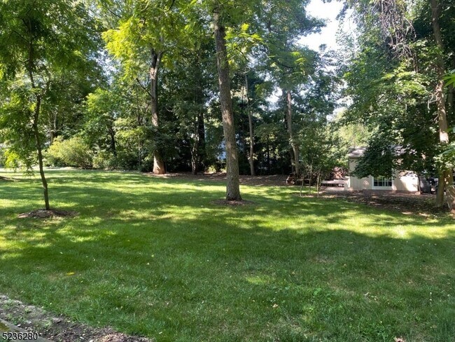 Building Photo - 17 Chestnut Rd