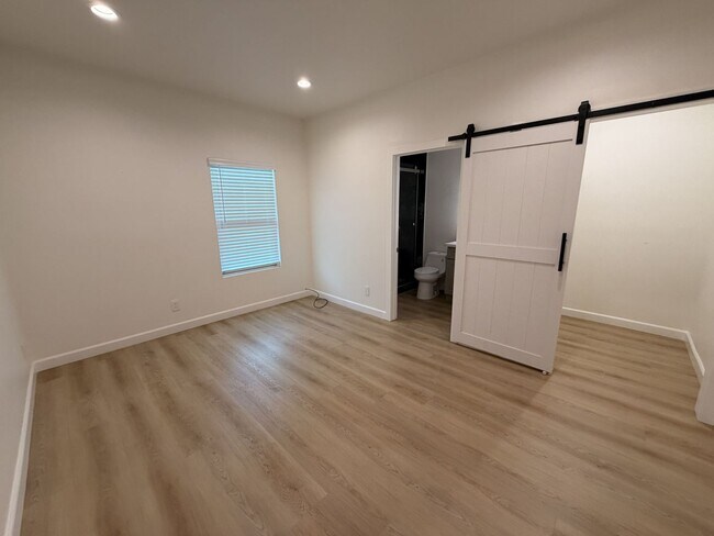 Building Photo - 2947 Dalton Ave