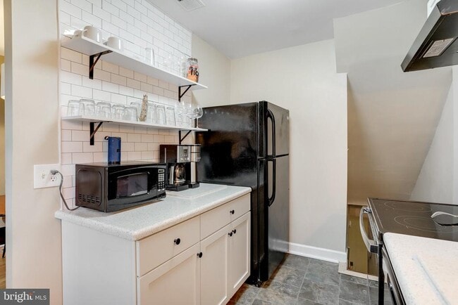 Building Photo - 2803 S Columbus St