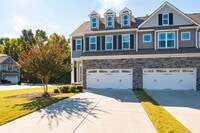 Building Photo - Bright & Spacious End-Unit Townhome in Flo...