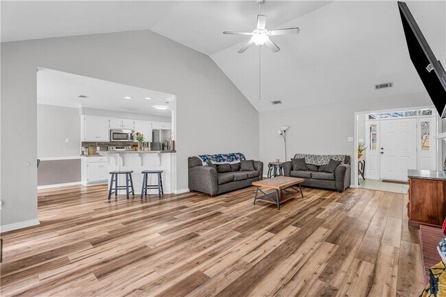 Building Photo - 8171 Woodland Hills Dr