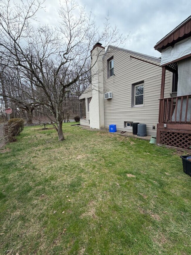 Building Photo - Spacious 4BR in a Quiet, Private Pocket