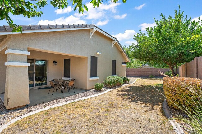 Building Photo - 2949 E Crescent Way