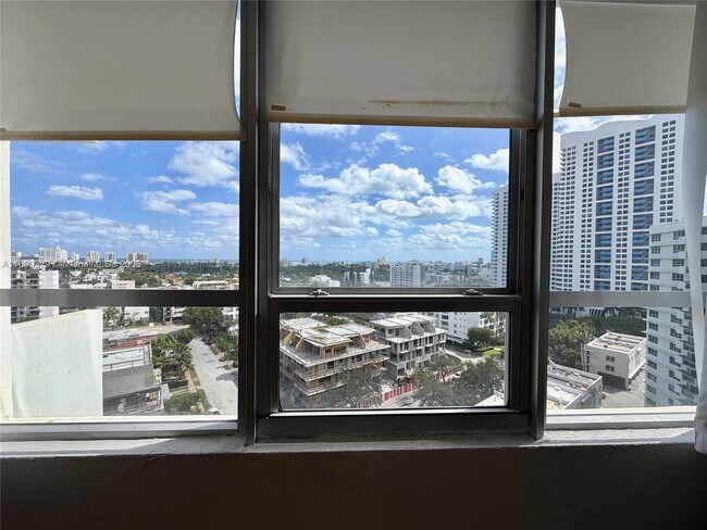 Building Photo - 1500 Bay Rd