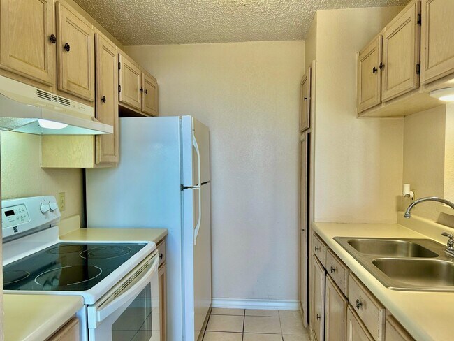 Building Photo - 201 Martingale