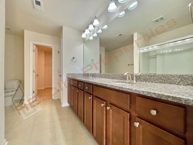 Building Photo - Beautiful 3 Bedroom, 2.5 Bathroom Townhome...