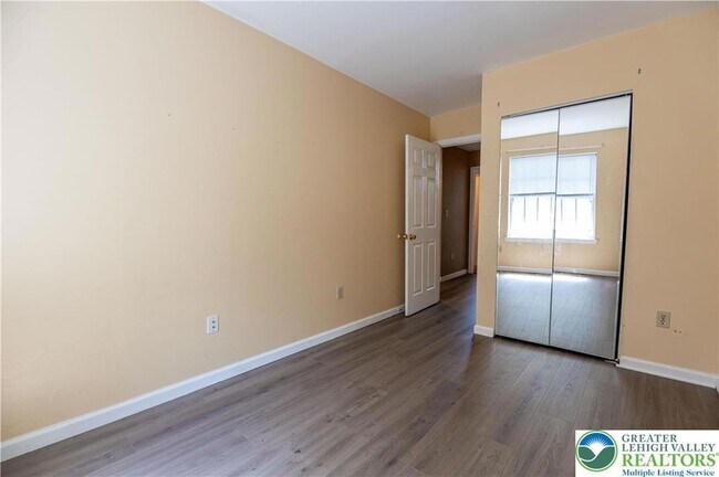 Building Photo - 109 Freedom Ct