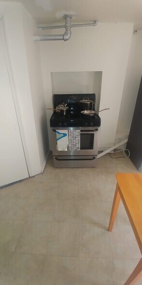 Building Photo - 164 Hull St