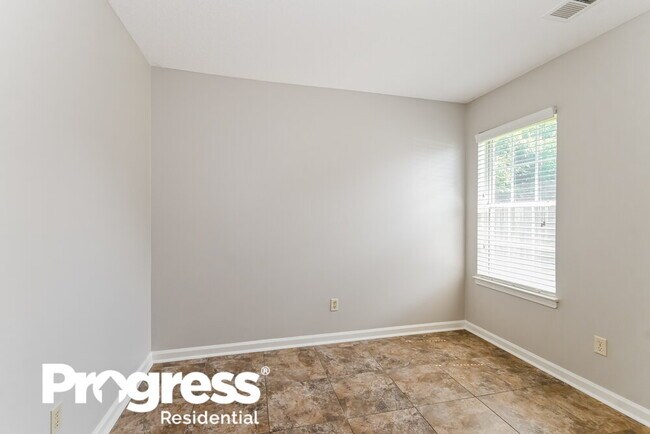 Building Photo - 4258 Ravenwood Dr N