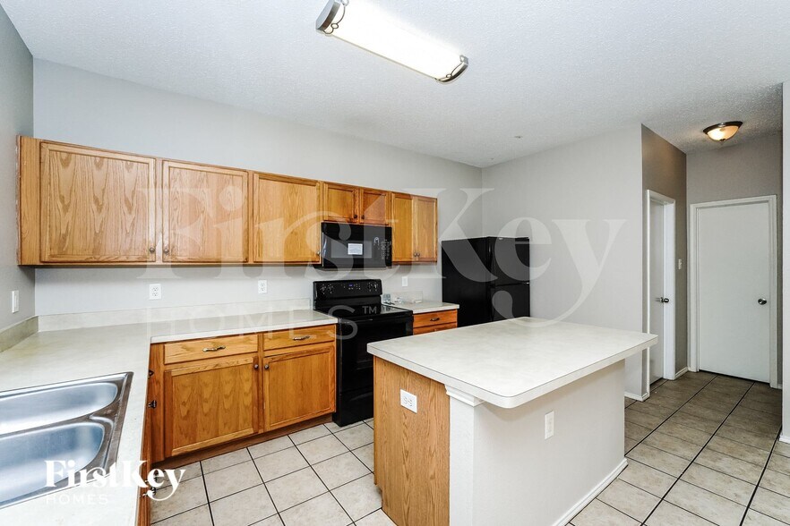 Building Photo - 7401 Snow Ridge Dr