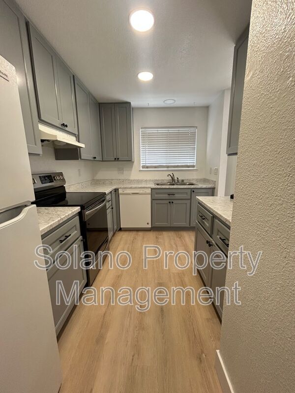 Building Photo - 1970 Grande Cir