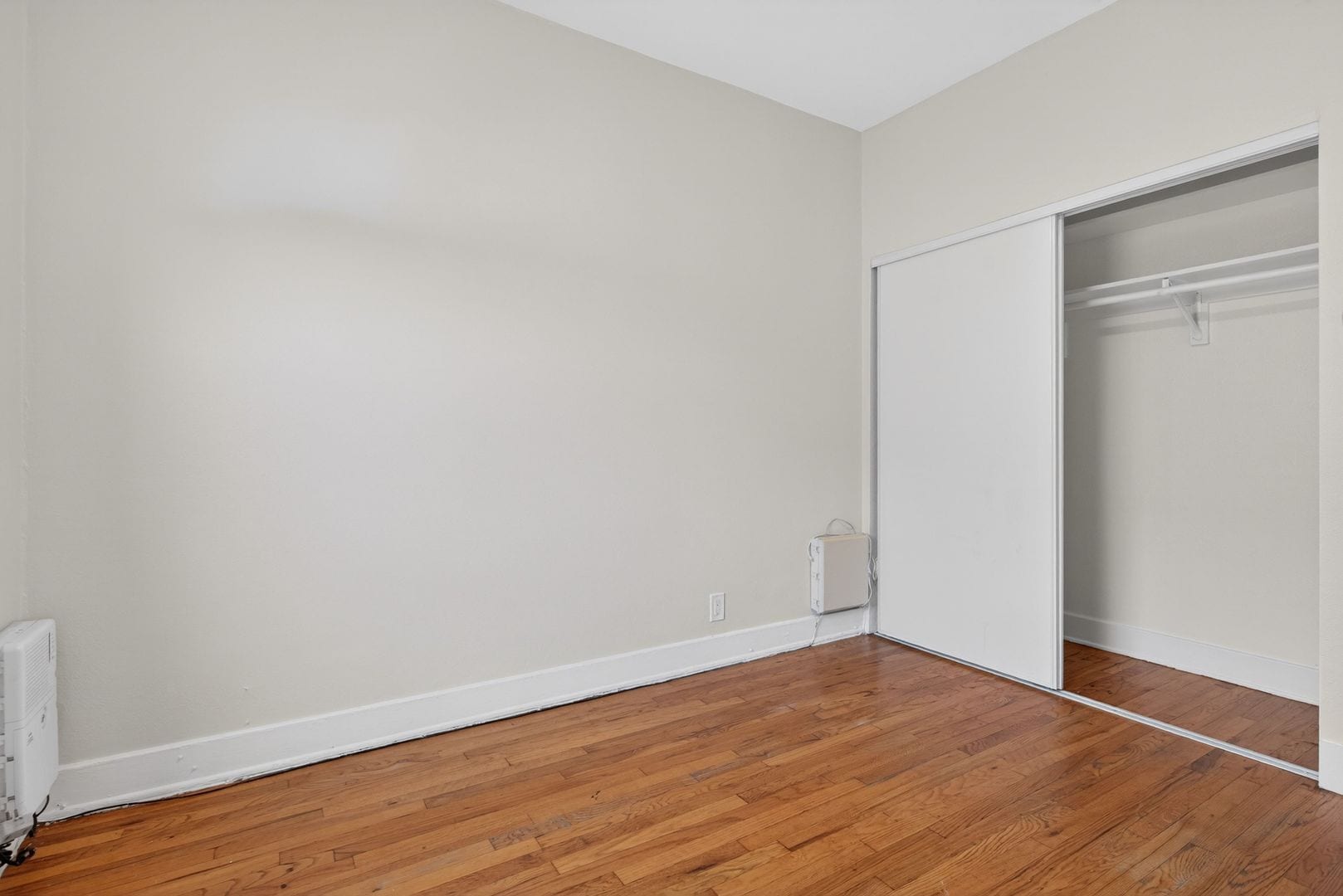 Building Photo - 905 Cherry Ave