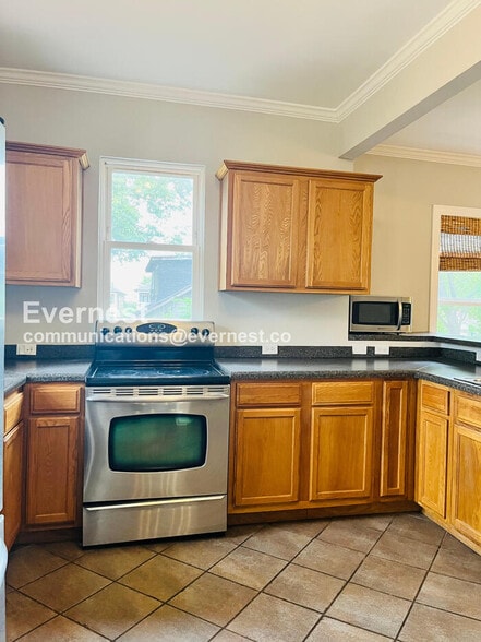 Building Photo - 2913 Davis Ave