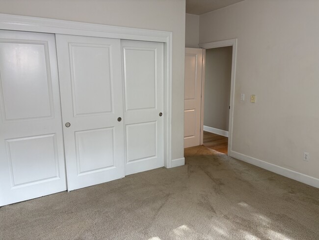 Building Photo - 7442 S Virginia Ave