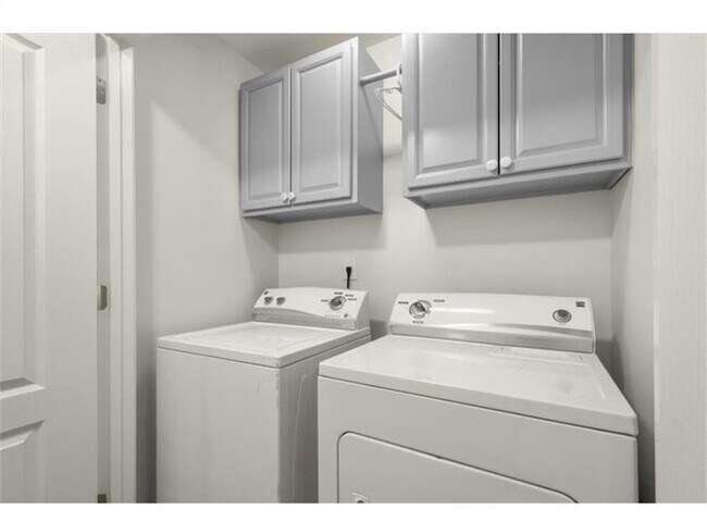 Building Photo - 2304 Oakton Pl