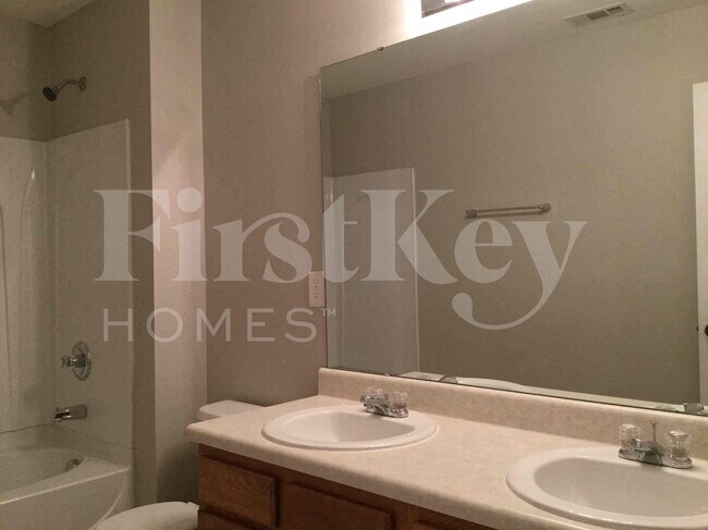 Building Photo - 127 Colville Rd