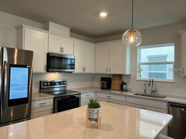 Building Photo - 30555 Thunderbird Dr