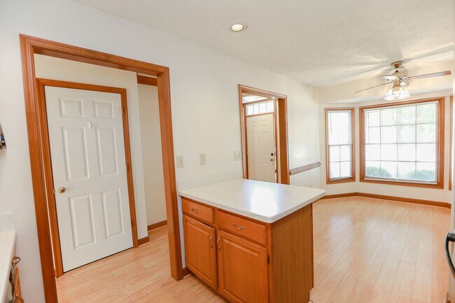 Building Photo - 200 Arabian Cir