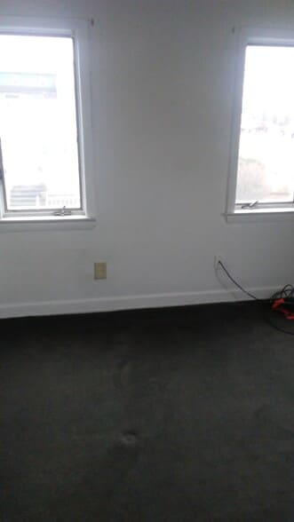 Building Photo - 925 Scalp Ave