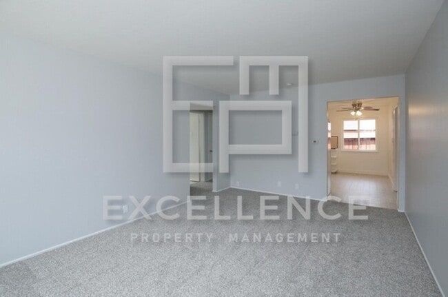 Building Photo - 2/1 Duplex with Step Down Office, 1 Car Ga...