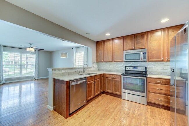 Building Photo - Gorgeous Updated 3 Bed 2.5 Bath Home w/2 C...