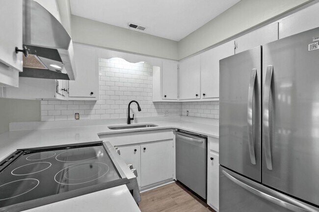 Building Photo - 507 33rd Ave N