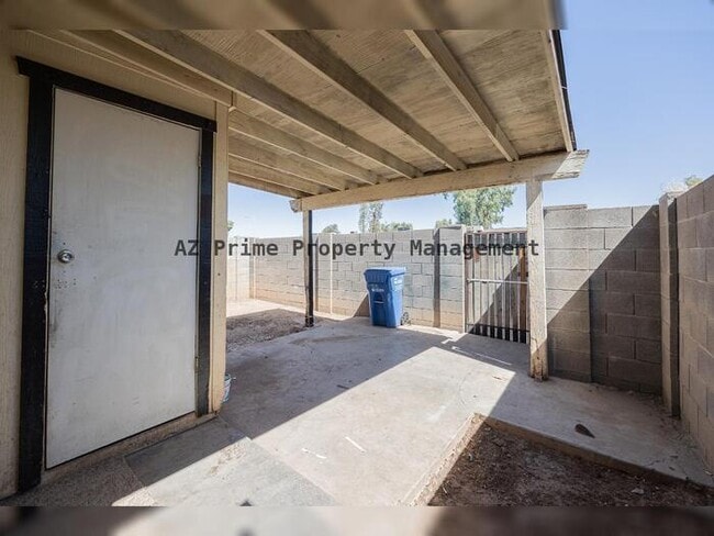Building Photo - 3646 N 69th Ave