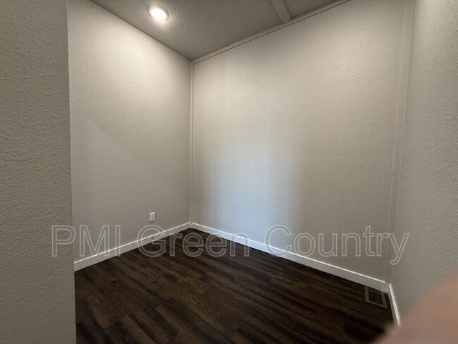 Building Photo - 13513 S Mingo Rd