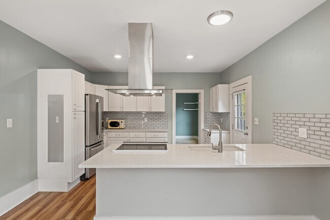 Building Photo - Beautifully Renovated 2 Bed / 2 Bath Home with Fenced Yard in Durham!