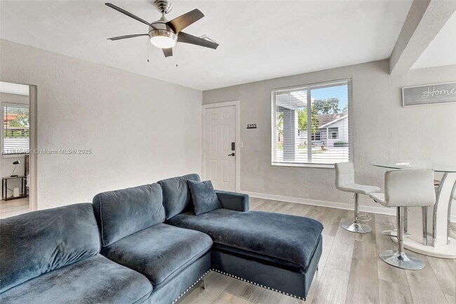 Building Photo - 6039 SW 38th St