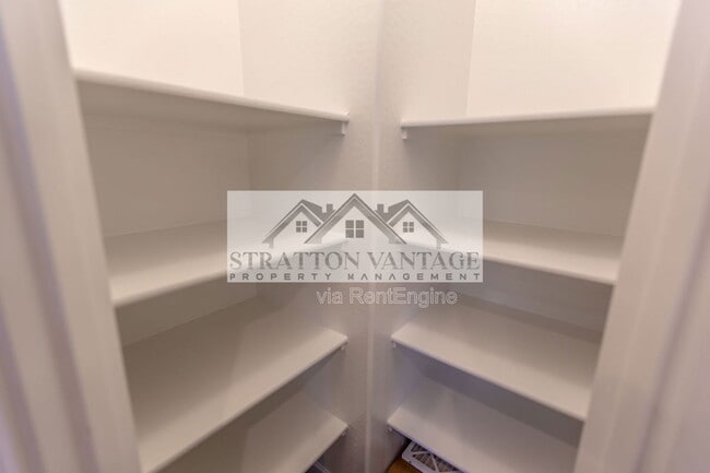 Building Photo - 240 W Juniper Ave