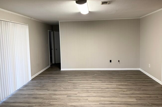 Building Photo - 41 Maple Ave