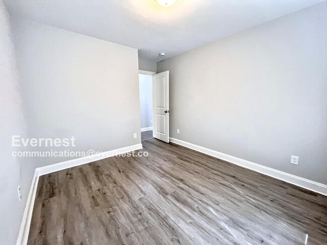 Building Photo - 503 Kimball St