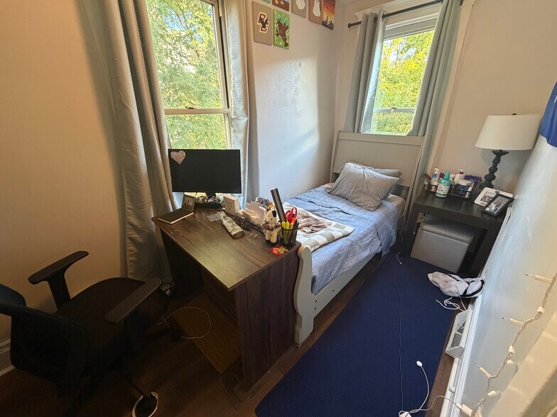 Building Photo - 262 Dunseith St