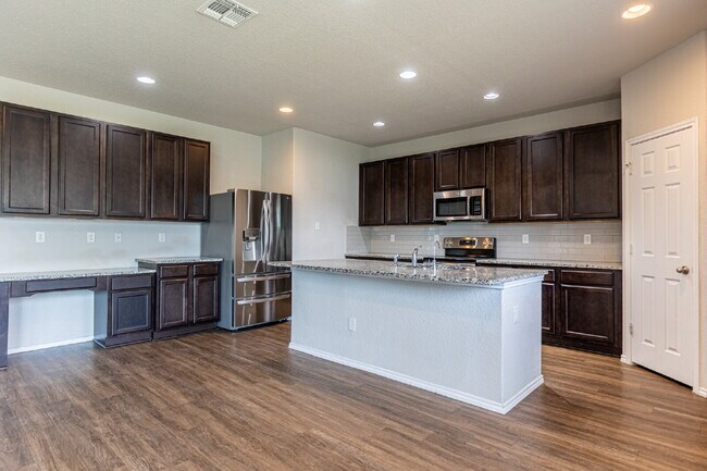 Building Photo - 5930 Ivans Farm