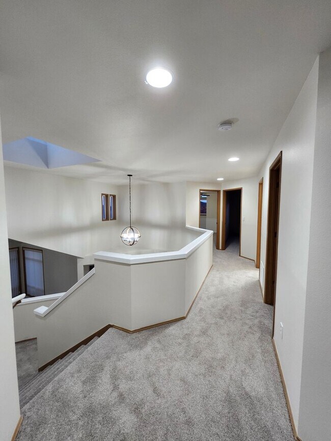 Building Photo - Move-In Special: $1000 off- 4 bed + Office, Quartz Kitchen Countertops