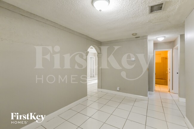 Building Photo - 1389 SW 24th Ave
