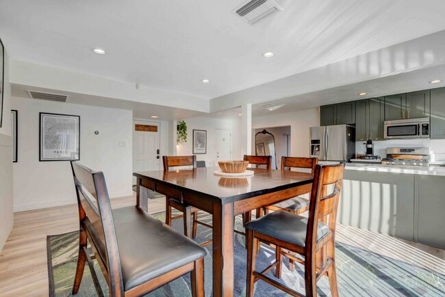 Building Photo - 2523 Palma Vista Ave