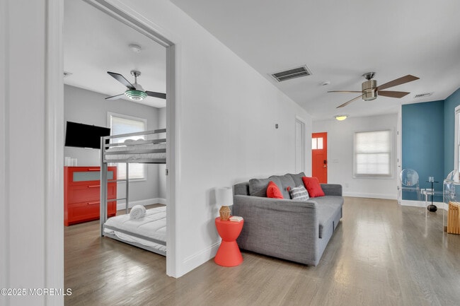 Building Photo - 1822 Parkway